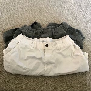 Bearbottom mens shorts med 5.5” 1 in light khaki.  1 in white. 1/$18 or 2/$30